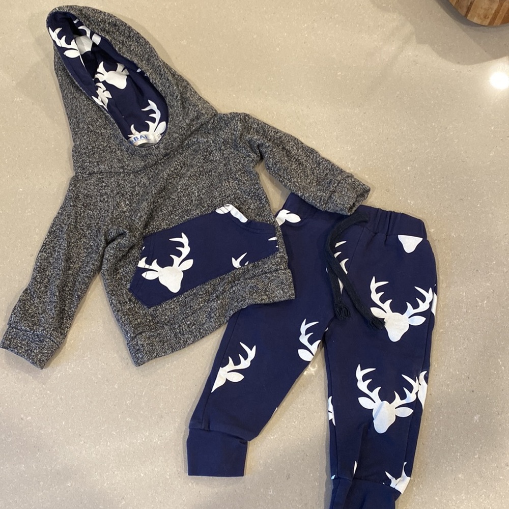 Reindeer Hooded Sweatshirt (Lightweight) and matching pants Fits like 6-12 M